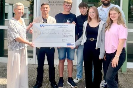 Schülervertretung spendet 600€ für Abschlussprojekt des Jahrgangs 10